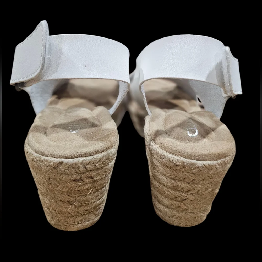 Elegant White Wedge‎ Sandals Size 9.5